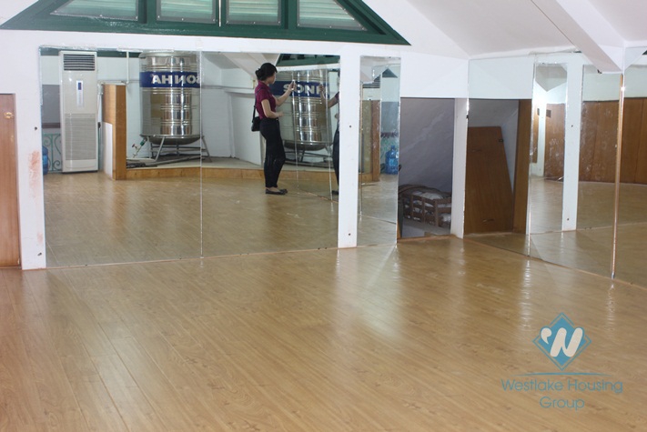 Unfurnished house for rent in Nghi Tam street, Tay Ho, Hanoi